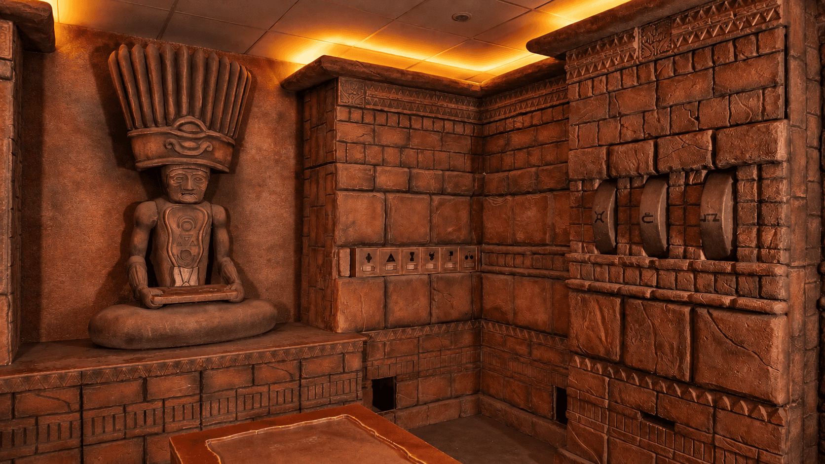 Temple avec statue de l'escape game La Légende Aztèque à Maurepas